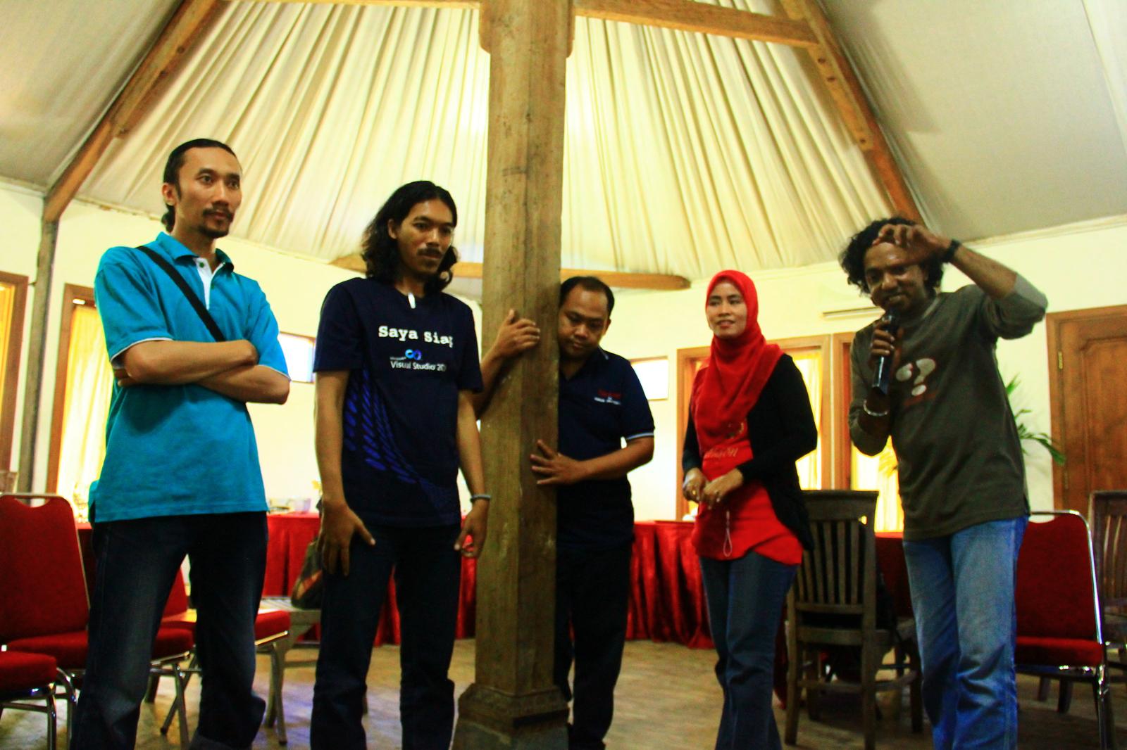 Sadar Hati team workshop with mic